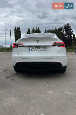 Внедорожник / Кроссовер Tesla Model Y 2021 в 