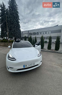 Внедорожник / Кроссовер Tesla Model Y 2021 в 