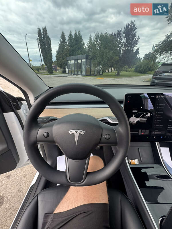 Позашляховик / Кросовер Tesla Model Y 2021 в Рівному