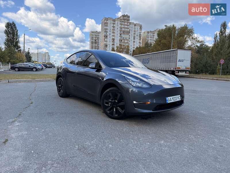 Позашляховик / Кросовер Tesla Model Y 2023 в 