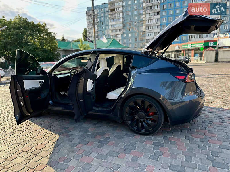 Позашляховик / Кросовер Tesla Model Y 2021 в Дніпрі