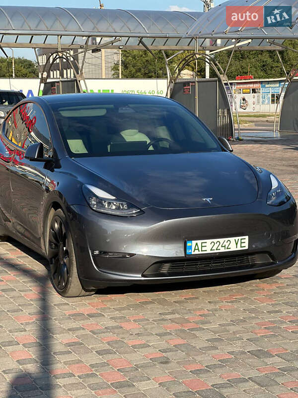 Позашляховик / Кросовер Tesla Model Y 2021 в Дніпрі
