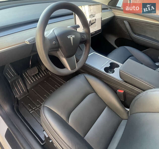 Позашляховик / Кросовер Tesla Model Y 2023 в Тернополі