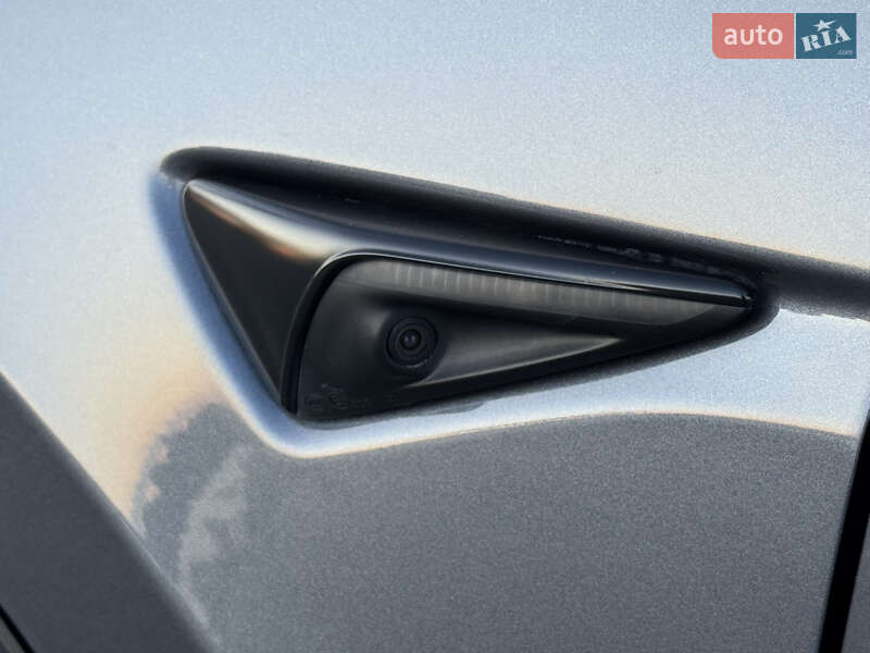 Внедорожник / Кроссовер Tesla Model Y 2023 в Киеве