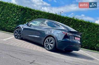 Позашляховик / Кросовер Tesla Model Y 2024 в 