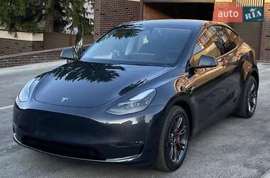 Tesla Model Y 2024