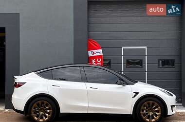 Позашляховик / Кросовер Tesla Model Y 2023 в 