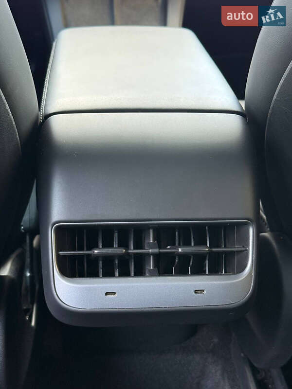 Внедорожник / Кроссовер Tesla Model Y 2023 в Хмельницком