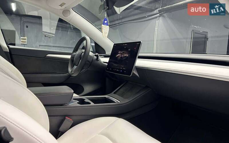 Внедорожник / Кроссовер Tesla Model Y 2023 в Черновцах