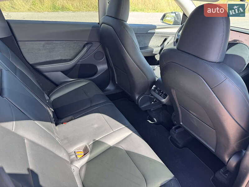 Внедорожник / Кроссовер Tesla Model Y 2022 в Ровно