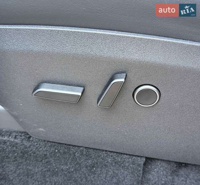 Внедорожник / Кроссовер Tesla Model Y 2023 в Львове