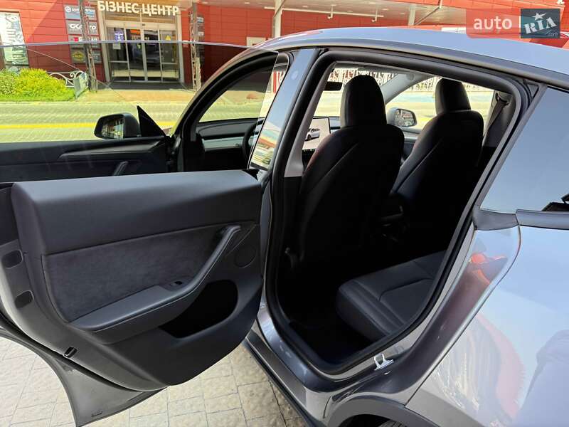 Внедорожник / Кроссовер Tesla Model Y 2023 в Львове