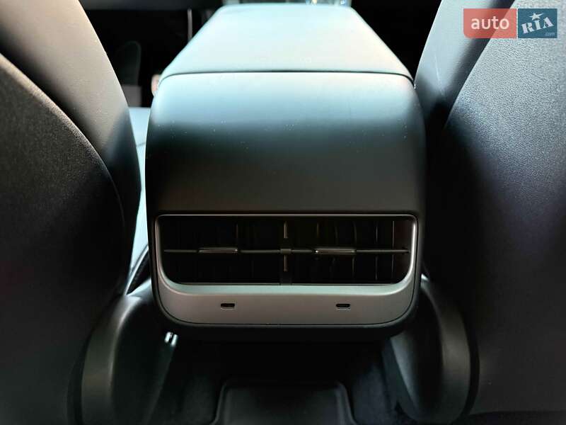 Внедорожник / Кроссовер Tesla Model Y 2023 в Львове