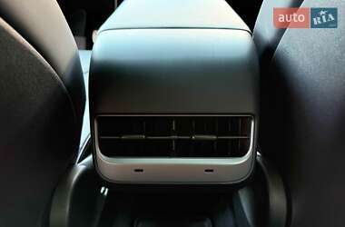 Позашляховик / Кросовер Tesla Model Y 2023 в 