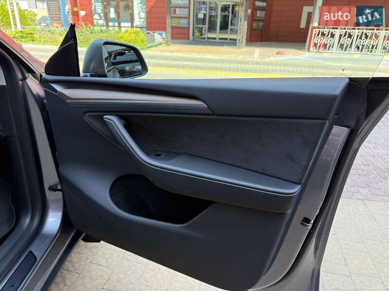 Внедорожник / Кроссовер Tesla Model Y 2023 в Львове