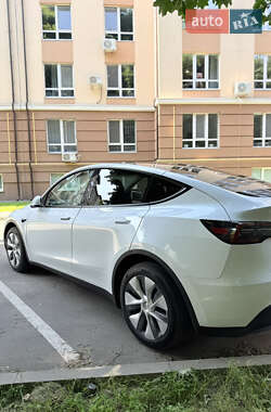 Позашляховик / Кросовер Tesla Model Y 2024 в 