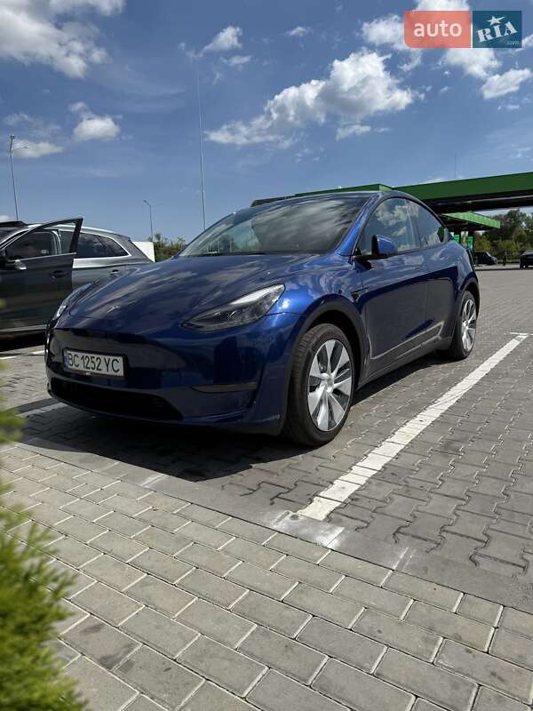 Tesla Model Y 2023