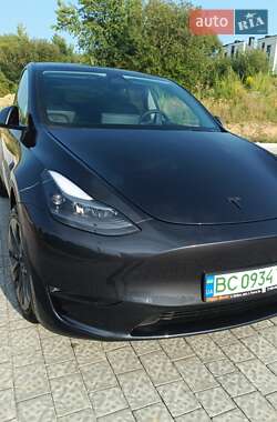 Tesla Model Y 2024