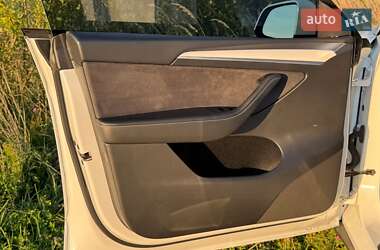 Позашляховик / Кросовер Tesla Model Y 2023 в 