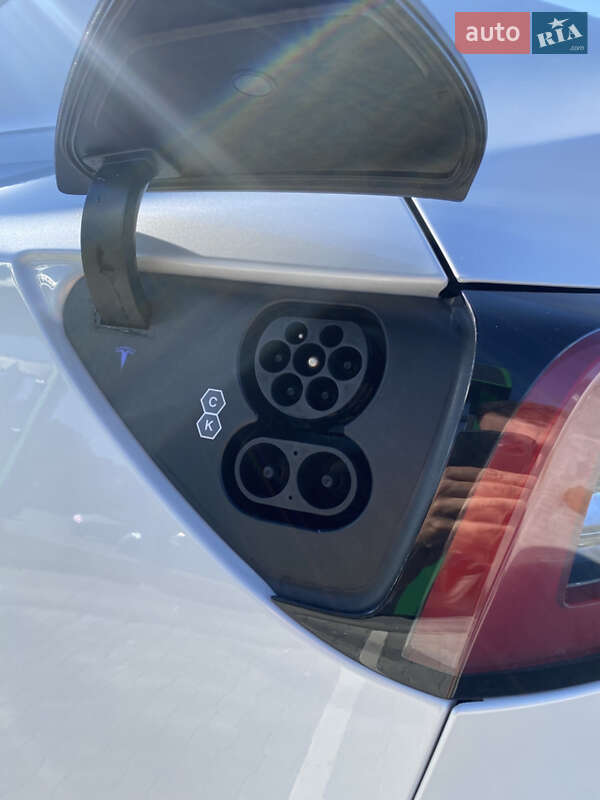 Внедорожник / Кроссовер Tesla Model Y 2023 в Киеве фото 5 Внедорожник / Кроссовер Tesla Model Y 2023 в Киеве