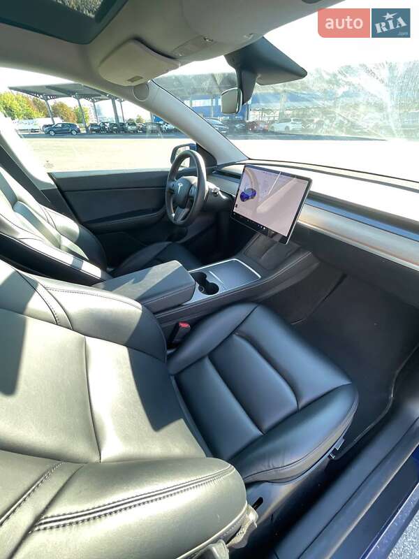 Внедорожник / Кроссовер Tesla Model Y 2021 в Киеве