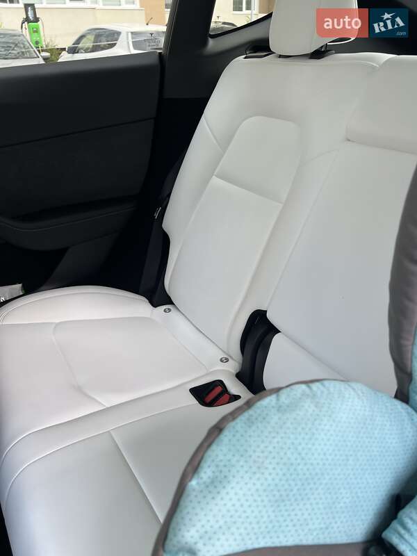 Внедорожник / Кроссовер Tesla Model Y 2023 в Львове