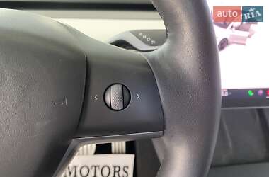 Позашляховик / Кросовер Tesla Model Y 2021 в 