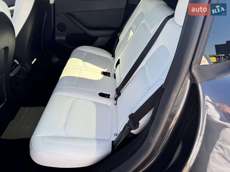 Внедорожник / Кроссовер Tesla Model Y 2024 в Киеве