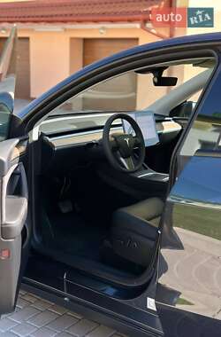 Внедорожник / Кроссовер Tesla Model Y 2024 в 