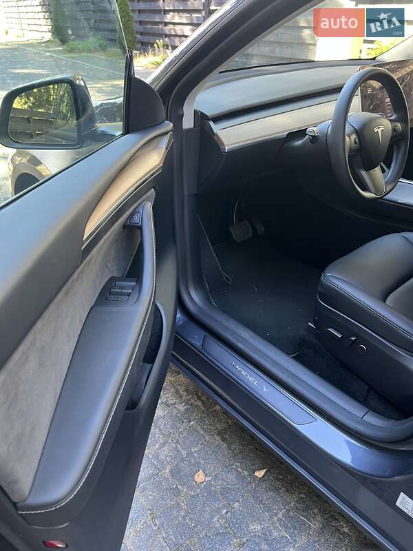 Внедорожник / Кроссовер Tesla Model Y 2023 в Киеве