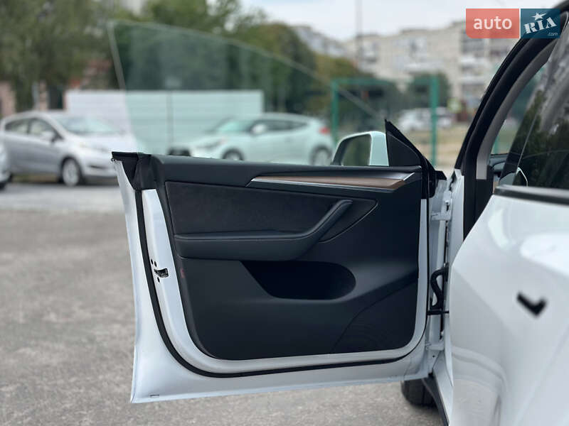 Позашляховик / Кросовер Tesla Model Y 2023 в Шептицькому