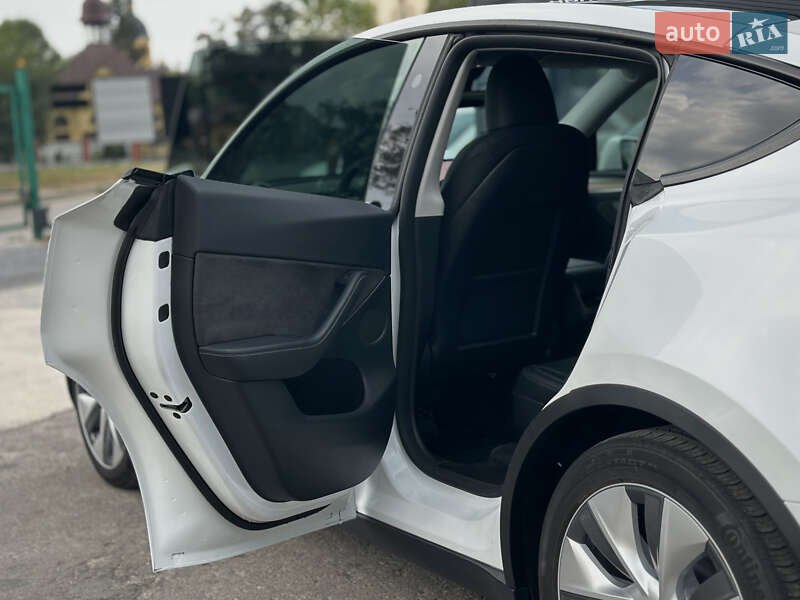 Позашляховик / Кросовер Tesla Model Y 2023 в Шептицькому