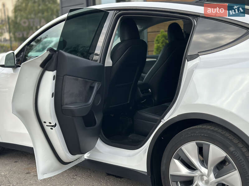 Позашляховик / Кросовер Tesla Model Y 2023 в Шептицькому