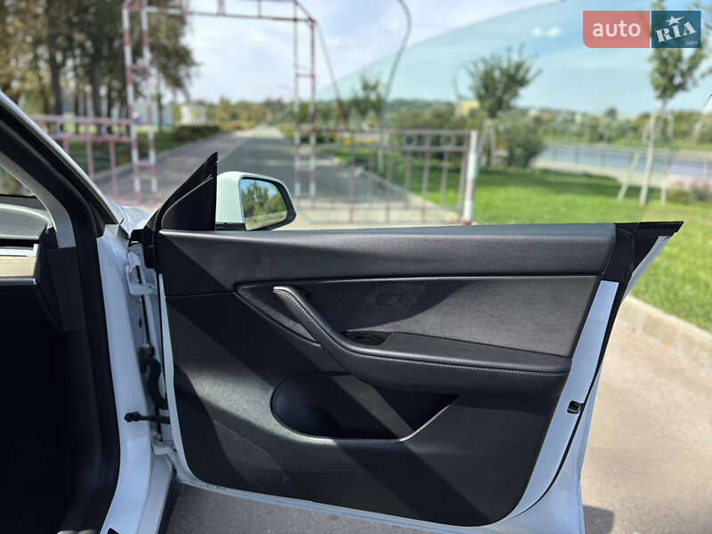 Позашляховик / Кросовер Tesla Model Y 2021 в Краматорську