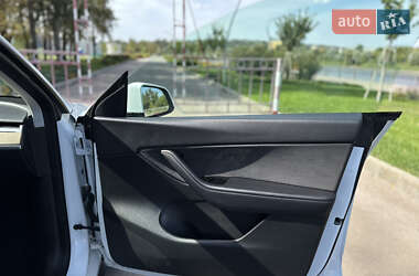 Позашляховик / Кросовер Tesla Model Y 2021 в 