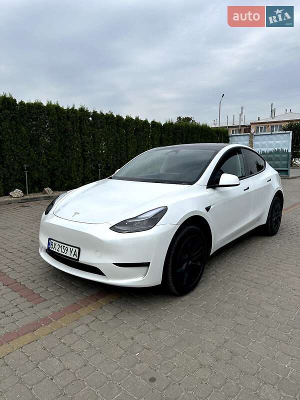 Позашляховик / Кросовер Tesla Model Y 2024 в 