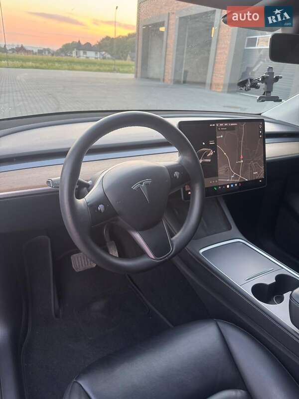 Позашляховик / Кросовер Tesla Model Y 2021 в Чернівцях