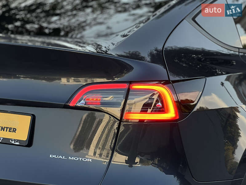 Позашляховик / Кросовер Tesla Model Y 2024 в Києві