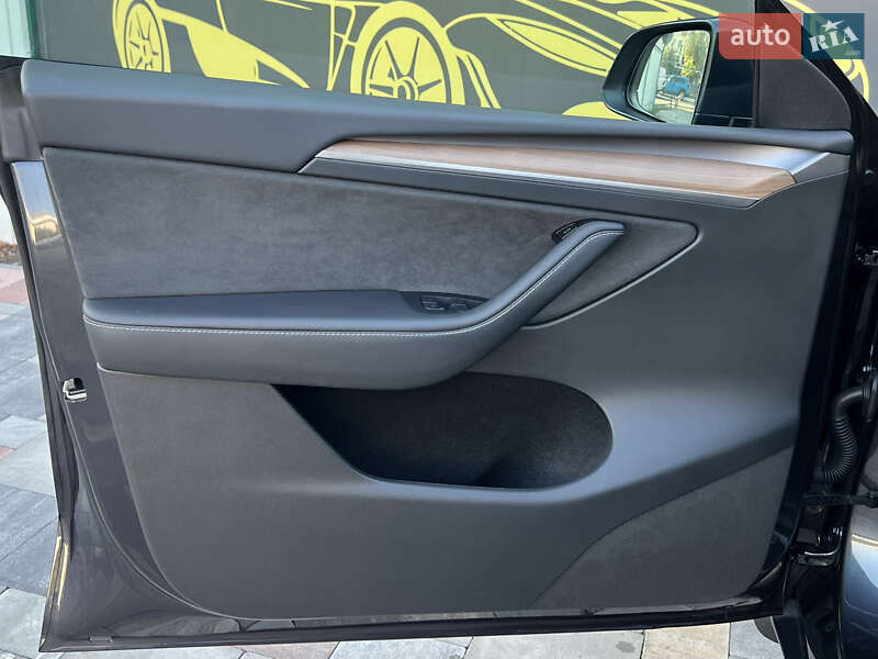 Позашляховик / Кросовер Tesla Model Y 2024 в Києві