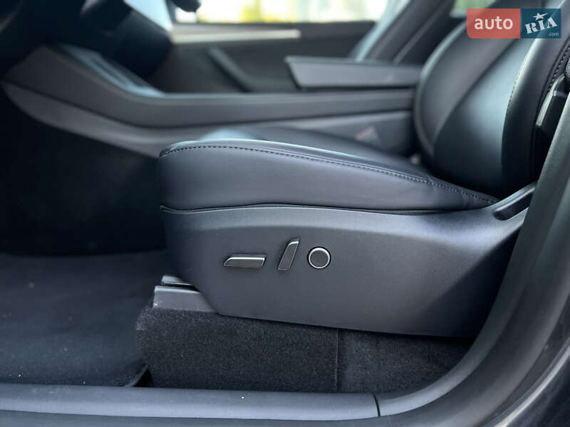 Позашляховик / Кросовер Tesla Model Y 2024 в Києві