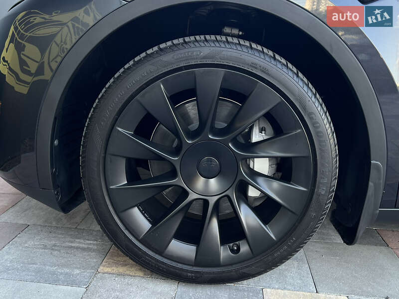 Позашляховик / Кросовер Tesla Model Y 2024 в Києві