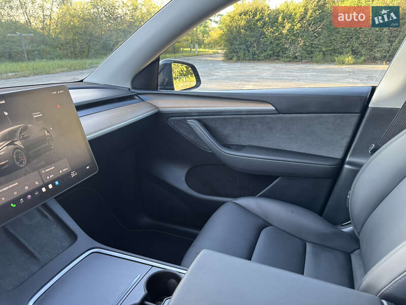 Позашляховик / Кросовер Tesla Model Y 2024 в Києві