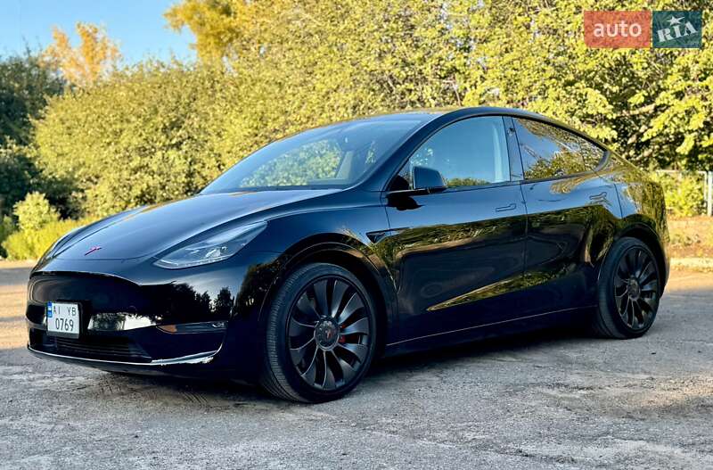 Позашляховик / Кросовер Tesla Model Y 2024 в Києві