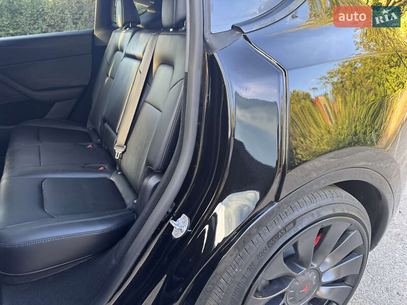 Позашляховик / Кросовер Tesla Model Y 2024 в Києві
