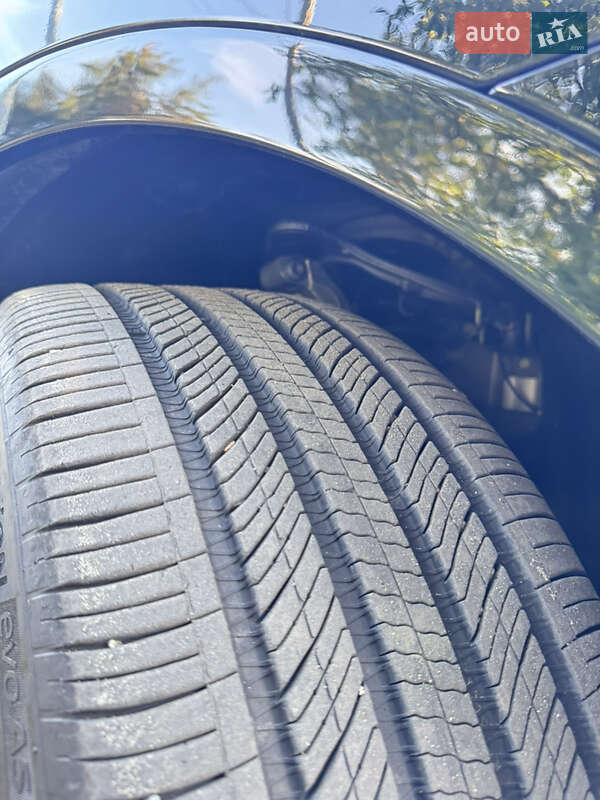 Позашляховик / Кросовер Tesla Model Y 2024 в Києві