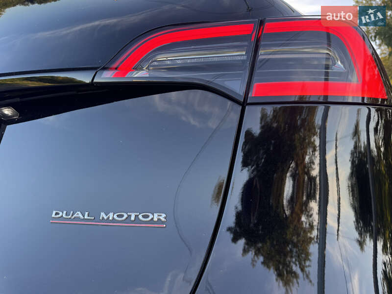 Позашляховик / Кросовер Tesla Model Y 2024 в Києві