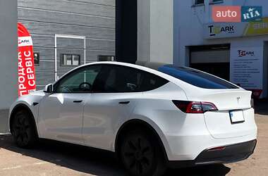 Позашляховик / Кросовер Tesla Model Y 2024 в 