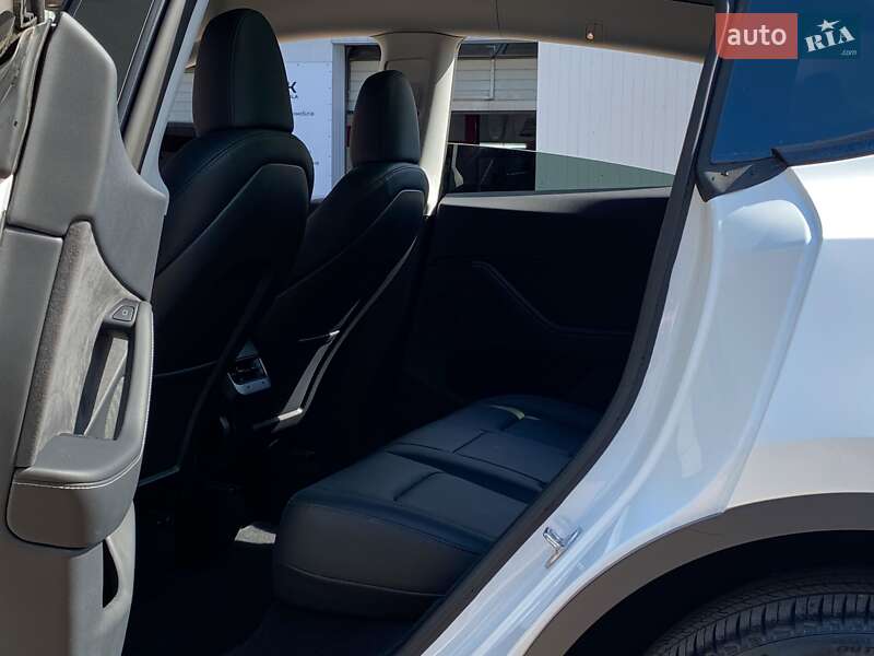 Позашляховик / Кросовер Tesla Model Y 2024 в Києві