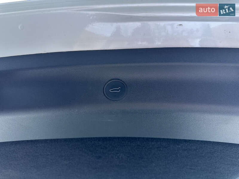 Позашляховик / Кросовер Tesla Model Y 2023 в Рівному