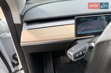 Позашляховик / Кросовер Tesla Model Y 2023 в 